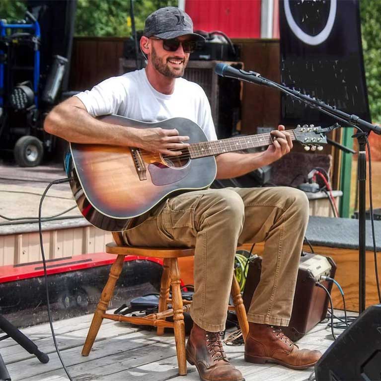 Seth Wade performs live music at Autumn Moon Family Farm in Mendon, IL.